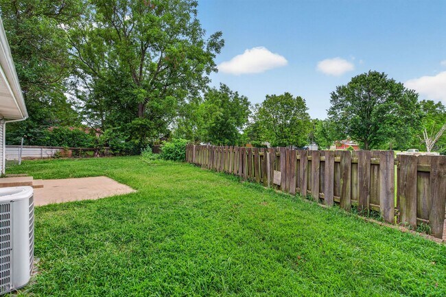 Building Photo - Newly Remodeled | 4 Bedroom | 1 Bathroom | Springfield MO!