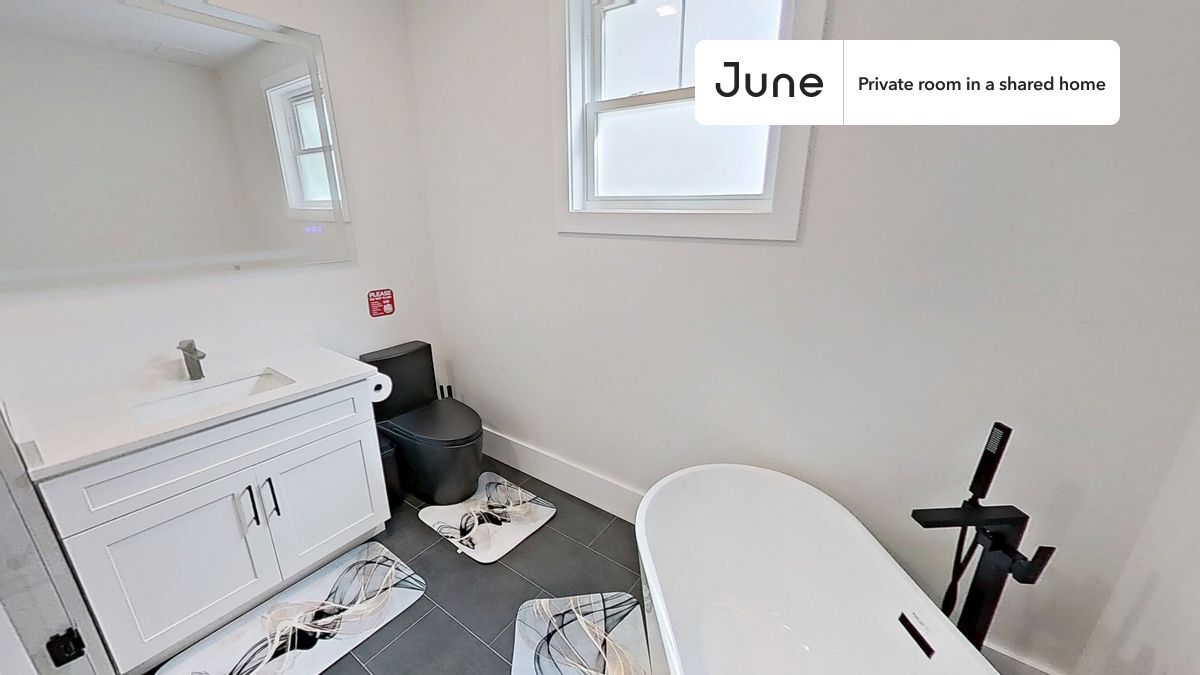 Building Photo - Room in Shared 5 bed/2 bath home