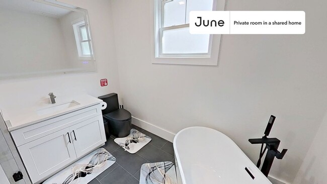 Building Photo - Room in Shared 5 bed/2 bath home