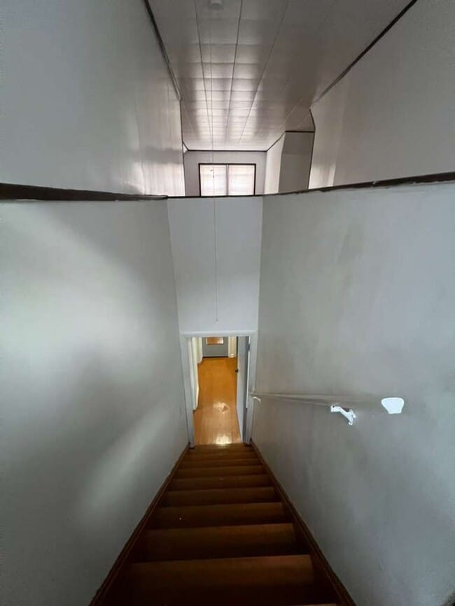 Building Photo - A Single family home with Garage in Garfie...