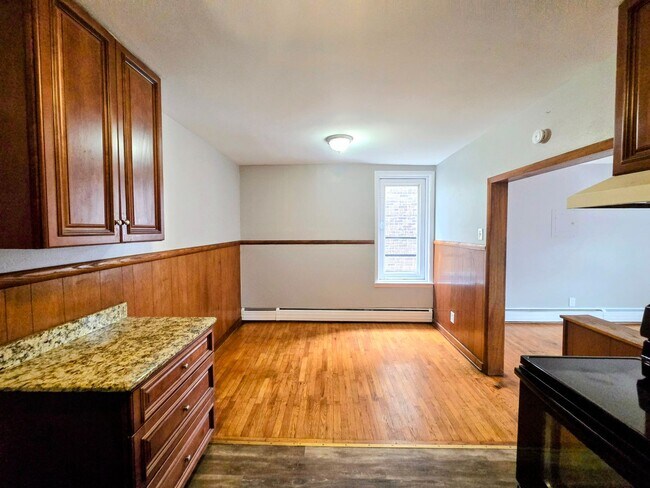 Building Photo - 419 Front St