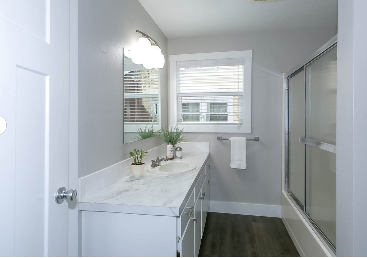 Main Bathroom - 615 6th St