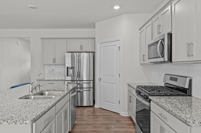 Building Photo - Stunning 5 Bedroom Home with a Fully Fenced In Yard!