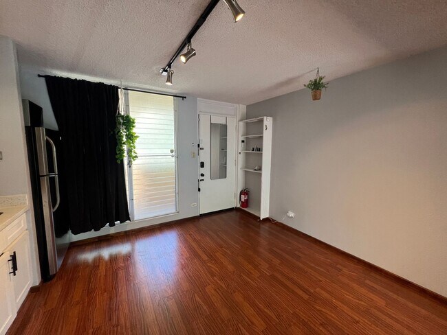 Primary Photo - 392 sqft Studio with 1-bathroom, 1-parking...