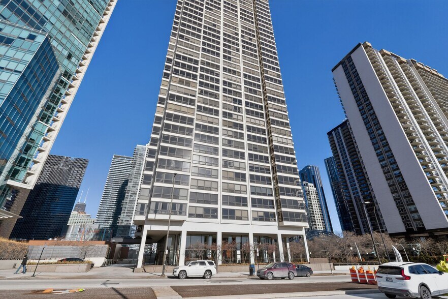 Building Photo - 360 E Randolph St