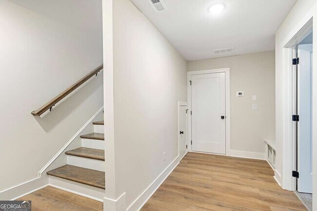 Building Photo - 152 Palm St