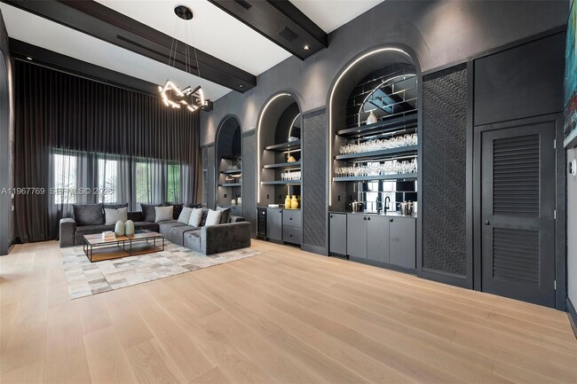 Building Photo - 432 S Hibiscus Dr