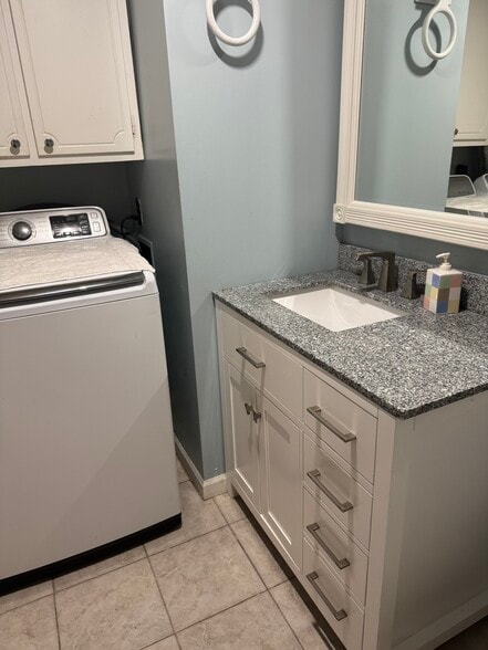 Building Photo - 1900 Beck Ln