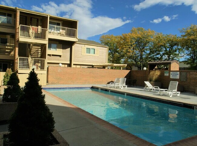 Building Photo - Beautiful 1 Bedroom/ 1 Bathroom Condo Available August 1st!