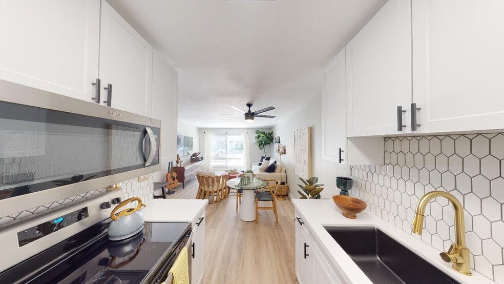 Building Photo - Lyric