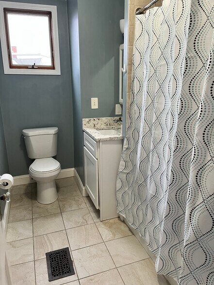 Building Photo - 236 Euclid Ave