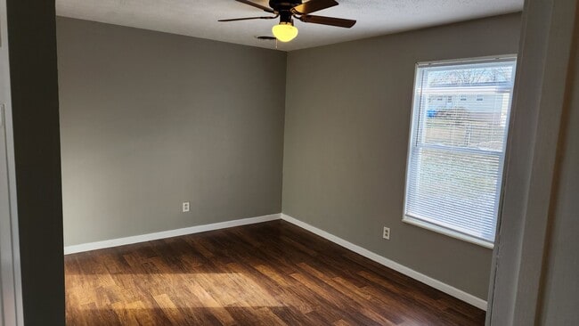 Building Photo - 3 bedroom with bonus room