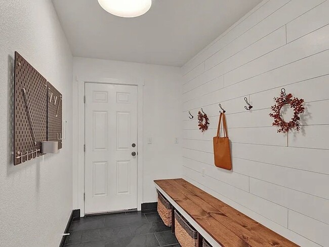 Building Photo - 15692 Paiute Cir