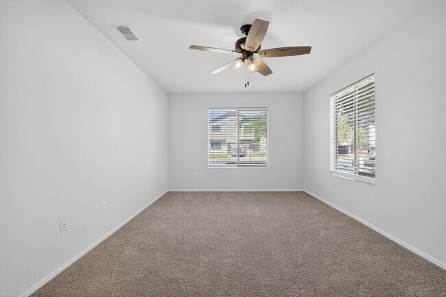 Building Photo - Gilbert Living with Private Pool