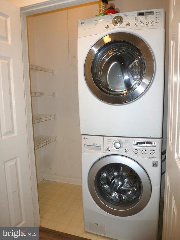 Building Photo - 1708 Lake Shore Crest Dr