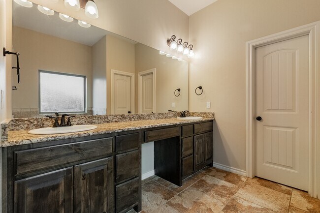 Building Photo - 600 Irish Ln