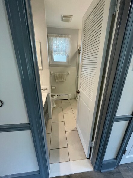 Building Photo - 723 Limekiln Pike