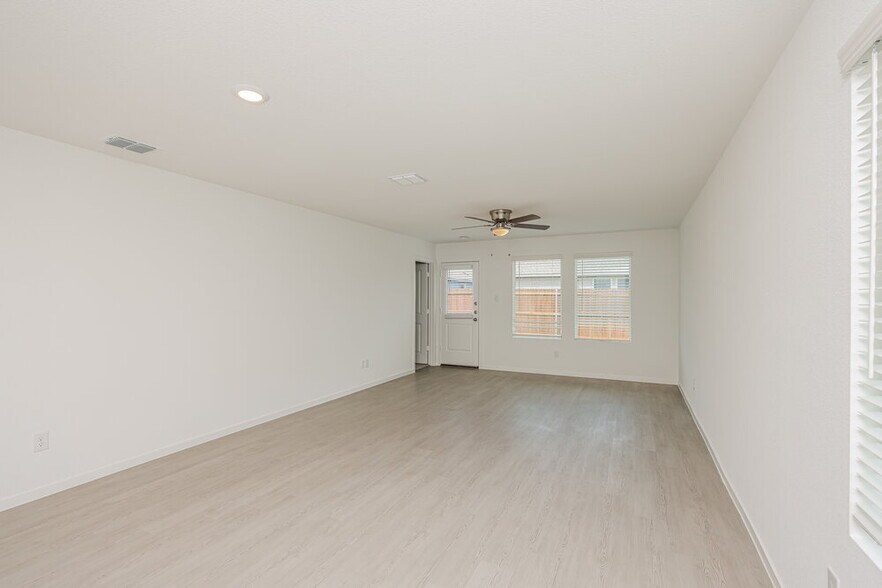 Building Photo - 1223 Maple St