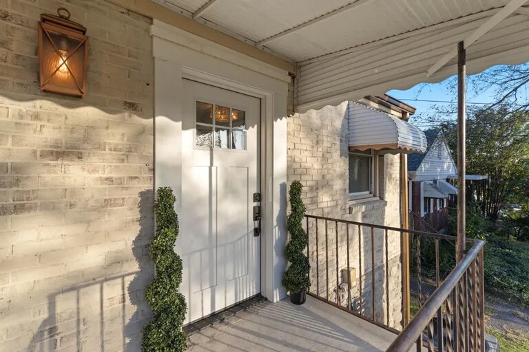 Building Photo - 1607 Riverside Dr