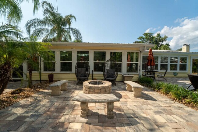 Building Photo - 1937 Grove Bluff Cir W