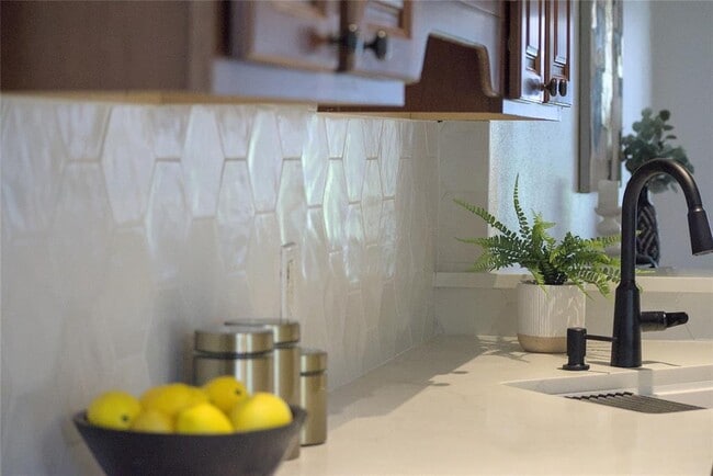 Building Photo - 1505 Karen Ave