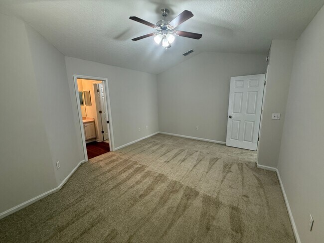 Building Photo - 5550 Oak Crossing Dr