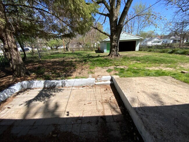 Building Photo - 921 Martin St