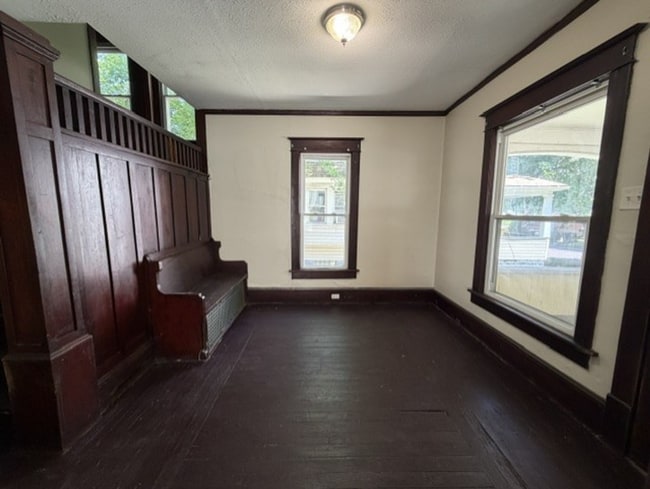 Building Photo - Room to Spread Out! 5-Bedroom Home with Covered Porch & Large Kitchen
