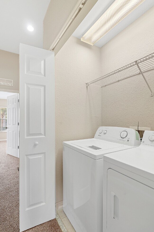 Building Photo - **NEWLY REMODELED ** MAINTENANCE FREE TOWN...