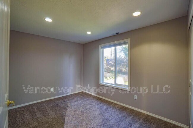 Building Photo - 2515 SE 173rd Pl