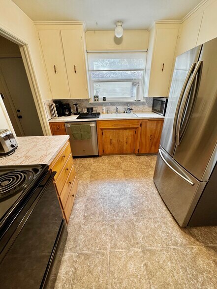 Building Photo - 715 Loma St