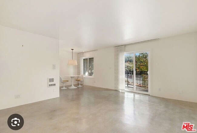 Building Photo - 1125 Pico Blvd