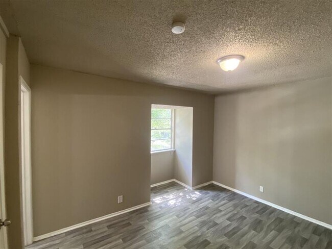 Building Photo - 1208 Churing Dr