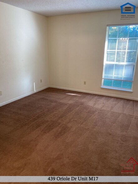 Building Photo - 439 Oriole Dr