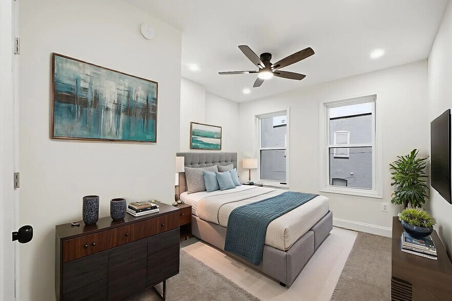 Building Photo - 744 N Patterson Park Ave