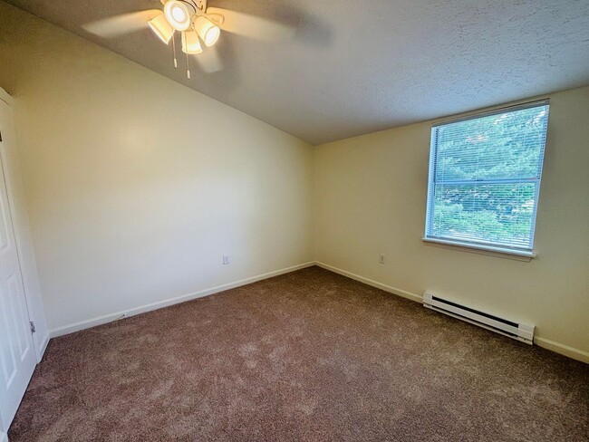 Building Photo - 345 Wakeman Ct NE
