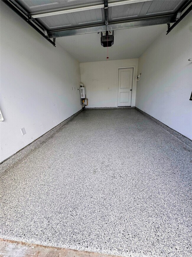 Building Photo - 18242 Via Aurelia Dr