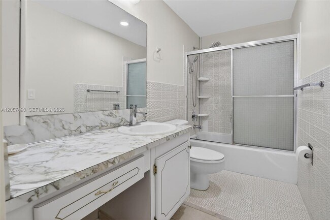 Building Photo - 1817 S Ocean Dr