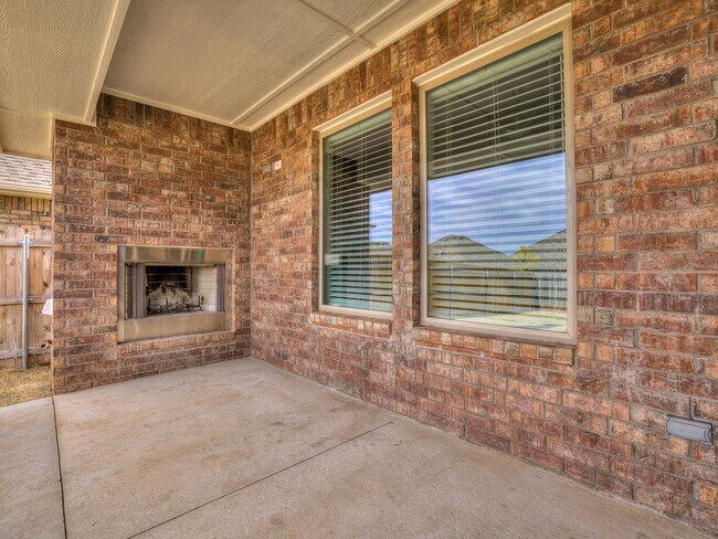 Building Photo - Newer Home in Ironstone + 3 bedrooms + 2 bathrooms + Edmond Schools