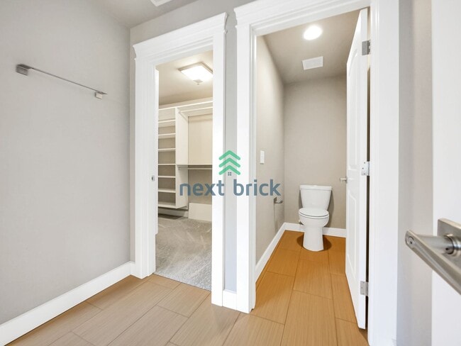 Building Photo - 4 BED AND 2.5 BATH SINGLE FAMILY HOUSE FOR...