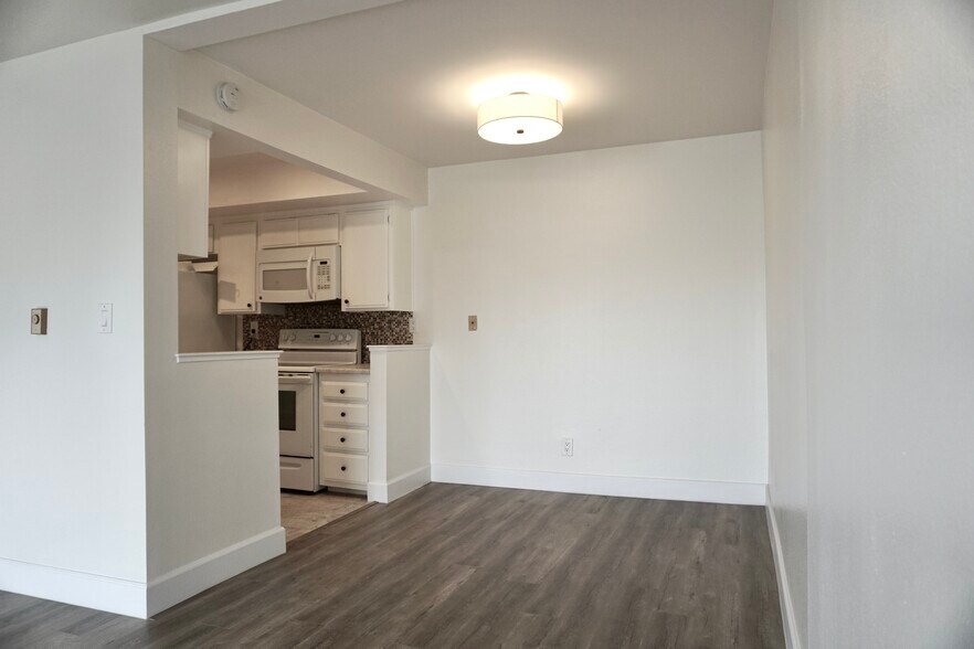 Building Photo - 1803 E Ocean Blvd