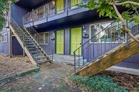 Building Photo - 127 SE 30th Pl