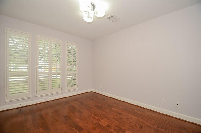 Building Photo - 15127 Oldtown Bridge Ct