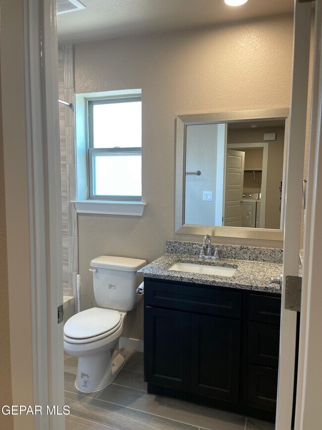 Building Photo - 15117 Design Ct