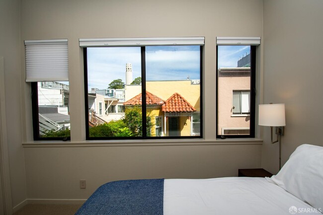 Building Photo - 5 Montague Pl