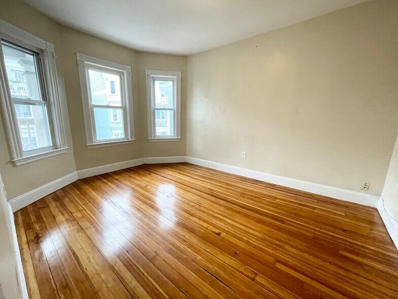 Building Photo - 26 Taft St