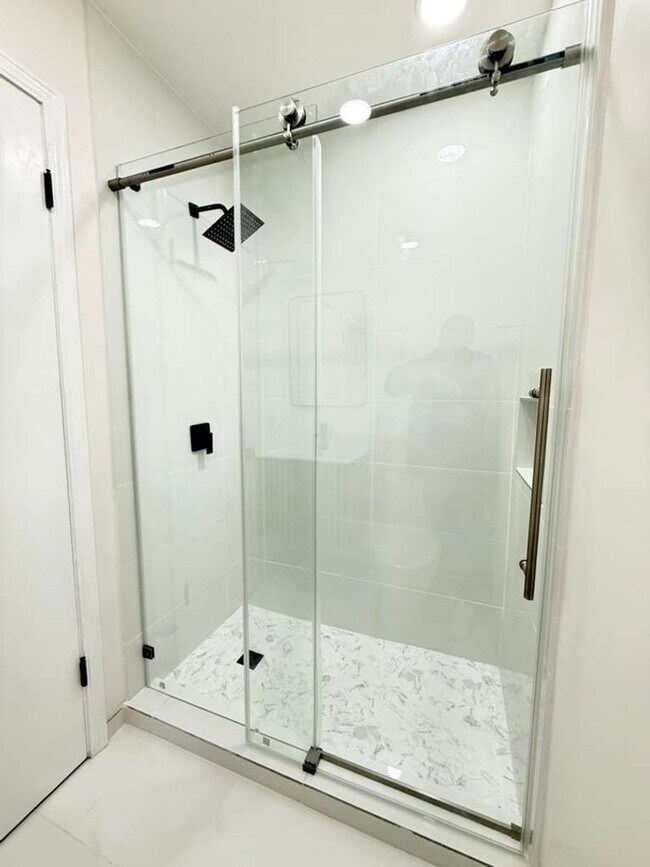 Building Photo - FOR RENT – FULLY REMODELED 4 BEDROOM | 2 BATH HOME!