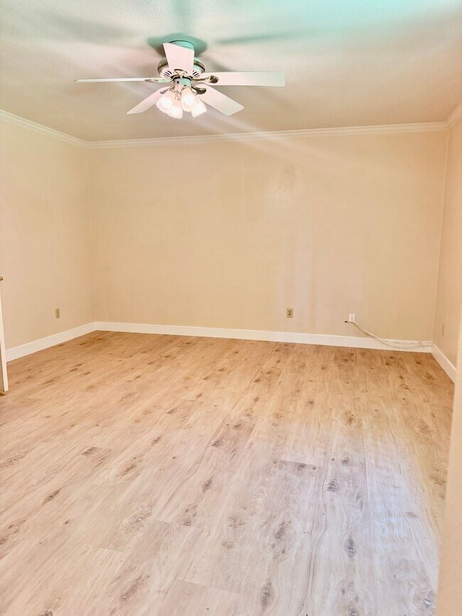 Building Photo - 228 Eagleview Pl