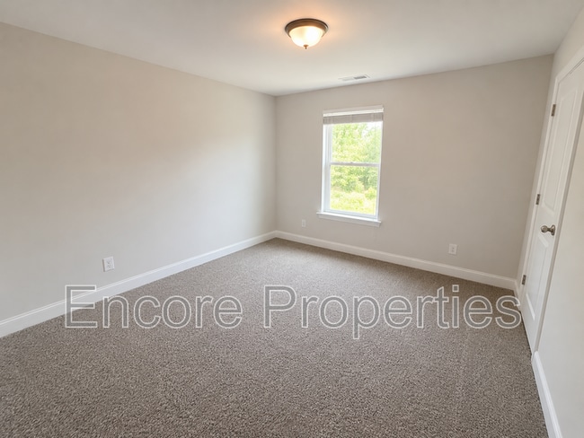 Building Photo - 38 Knotty Pine Dr