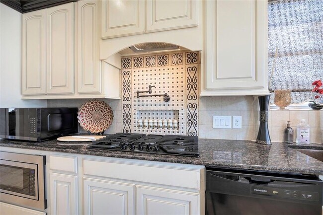 Building Photo - 25207 Springwood Lake Dr